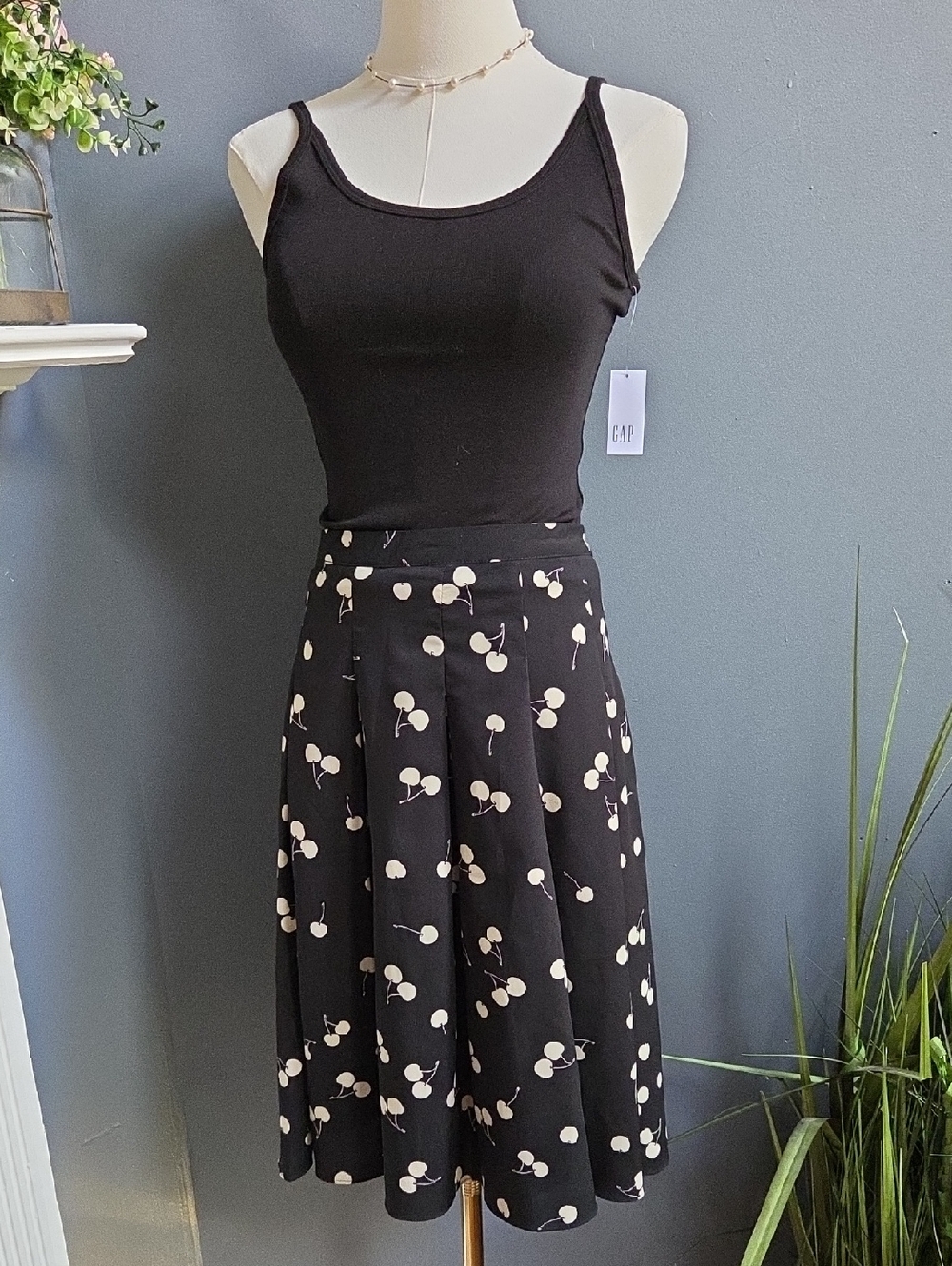Coldwater Creek Black Skirt Size Xs & Black Gap Tank Size Small Bundle.